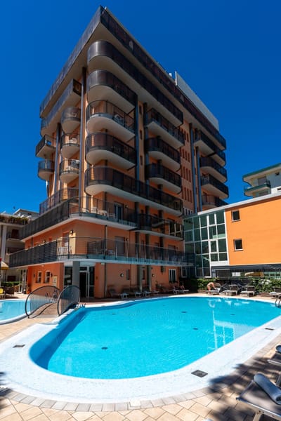 Aparthotel Sheila Jesolo Piscina 06